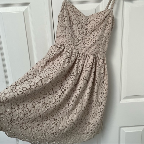 Aritzia Lace Dress Size 2 - Picture 2 of 8